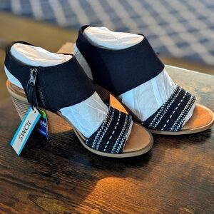 Women's sz8 Toms Sandal Cutout
